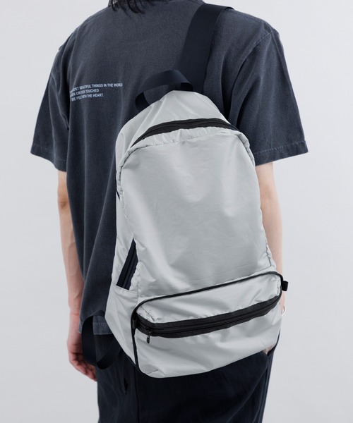 kuros'（クロス）の「【kuros’オリジナル】ダイヤリップパッカブルリュック　折り畳み収納可　日本製（バックパック/リュック・レディース・ブラック/グレー・FREE）」の2枚目の写真