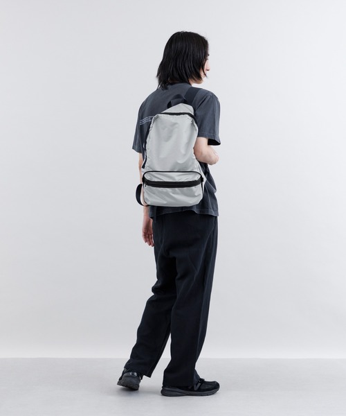 kuros'（クロス）の「【kuros’オリジナル】ダイヤリップパッカブルリュック　折り畳み収納可　日本製（バックパック/リュック・レディース・ブラック/グレー・FREE）」の17枚目の写真