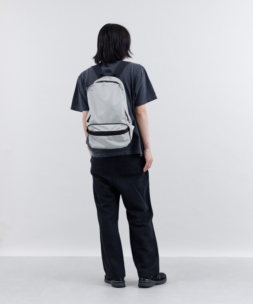 kuros'（クロス）の「【kuros’オリジナル】ダイヤリップパッカブルリュック　折り畳み収納可　日本製（バックパック/リュック・レディース・ブラック/グレー・FREE）」の16枚目の写真