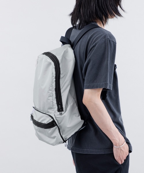 kuros'（クロス）の「【kuros’オリジナル】ダイヤリップパッカブルリュック　折り畳み収納可　日本製（バックパック/リュック・レディース・ブラック/グレー・FREE）」の13枚目の写真
