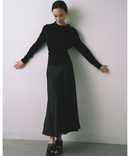 kiehtova（キエトヴァ）の「【kiehtova】BACK SLIT TOPS/バックスリットトップス（Tシャツ/カットソー・レディース・ベージュ/ダークパープル/ブラック・FREE）」の4枚目の写真