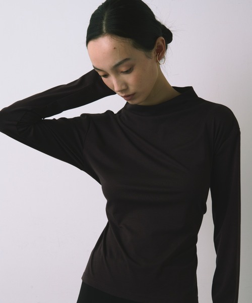 kiehtova（キエトヴァ）の「【kiehtova】BACK SLIT TOPS/バックスリットトップス（Tシャツ/カットソー・レディース・ベージュ/ダークパープル/ブラック・FREE）」の5枚目の写真