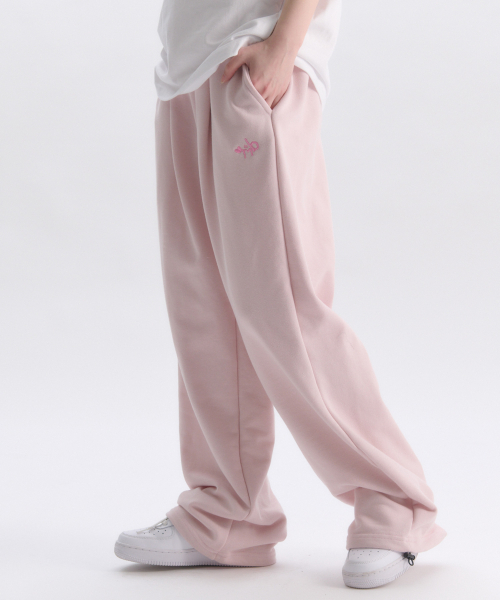 ambler（エムブラー）の「Angel And Ribbon アンジュ アンド リボン刺繍ピンタック2WAYワイドトレーニングスウェットパンツAP1002（ピンク）（スウェットパンツ・レディース・その他・SMALL/MEDIUM/LARGE）」の3枚目の写真