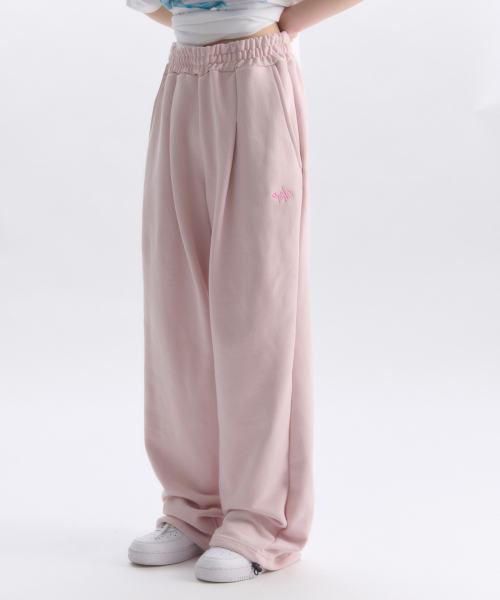 ambler（エムブラー）の「Angel And Ribbon アンジュ アンド リボン刺繍ピンタック2WAYワイドトレーニングスウェットパンツAP1002（ピンク）（スウェットパンツ・レディース・その他・SMALL/MEDIUM/LARGE）」の5枚目の写真