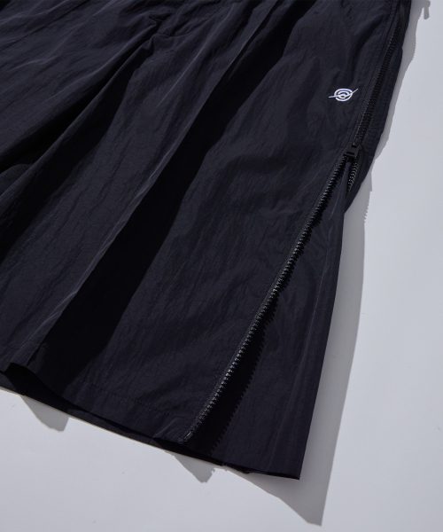KALAPATTHAR(カラパタール)の「ナイロン ホログラフィック デタッチャブル ショーツ - ブラック(その他パンツ・メンズ・その他・MEDIUM/LARGE/X-LARGE)」の4枚目の写真