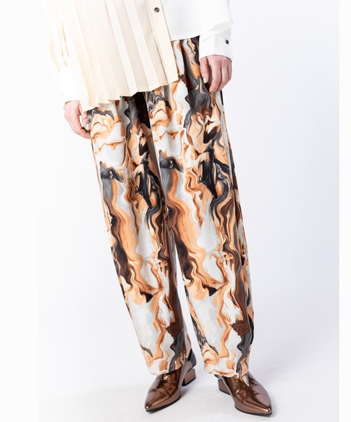 OSMOSIS(オズモーシス)の「プリントタックパンツ(その他パンツ・レディース・ブラウン/グレー・ONE SIZE)」の1枚目の写真