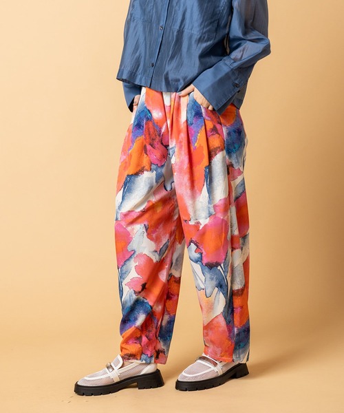 OSMOSIS(オズモーシス)の「プリントタックパンツ(その他パンツ・レディース・ブラウン/グレー/ピンク・ONE SIZE)」の3枚目の写真