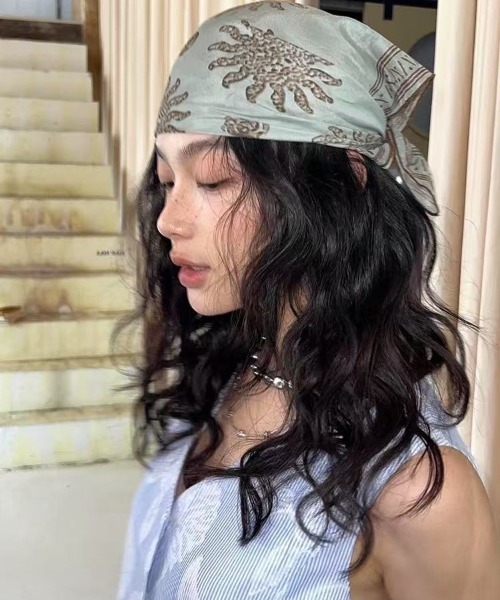 VIBGYOR（ヴィブジョー）の「【LAMPOON】太陽スカーフ（バンダナ/スカーフ・レディース・カーキ/ベージュ・FREE）」の3枚目の写真