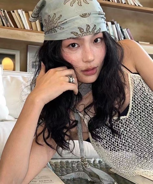 VIBGYOR（ヴィブジョー）の「【LAMPOON】太陽スカーフ（バンダナ/スカーフ・レディース・カーキ/ベージュ・FREE）」の4枚目の写真