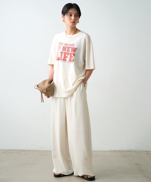LOUNGEDRESS(ラウンジドレス)の「ロゴプリントTシャツ(Tシャツ/カットソー・レディース・アイボリー・FREE)」の2枚目の写真