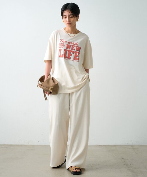 LOUNGEDRESS(ラウンジドレス)の「ロゴプリントTシャツ(Tシャツ/カットソー・レディース・アイボリー・FREE)」の3枚目の写真