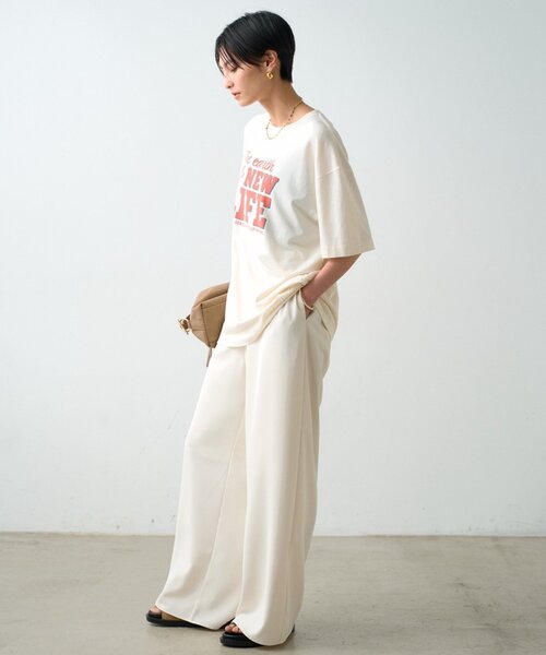 LOUNGEDRESS(ラウンジドレス)の「ロゴプリントTシャツ(Tシャツ/カットソー・レディース・アイボリー・FREE)」の4枚目の写真