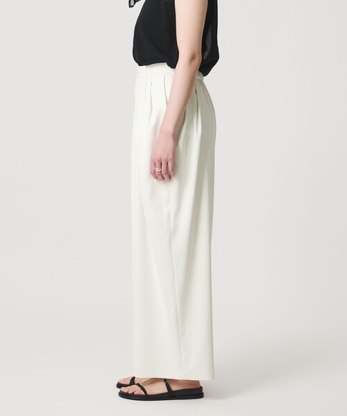 MARW UNITED ARROWS（マルゥ ユナイテッドアローズ）の「＜MARW UNITED ARROWS＞デザイン タック パンツ UVカット・撥水（その他パンツ・レディース・ホワイト/ブラック・36/38）」の6枚目の写真