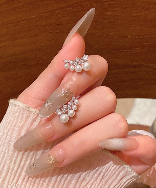 LA VORAGINE(ラ ヴォラジネ)の「4 粒パール ジルコニア アーチ型 ピアス ゴールド 金属アレルギー対応(ピアス(両耳用)・レディース・ゴールド/シルバー・FREE)」の9枚目の写真