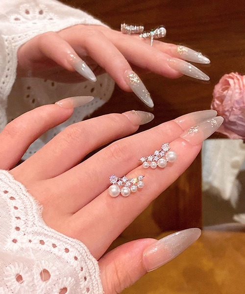 LA VORAGINE(ラ ヴォラジネ)の「4 粒パール ジルコニア アーチ型 ピアス ゴールド 金属アレルギー対応(ピアス(両耳用)・レディース・ゴールド/シルバー・FREE)」の10枚目の写真