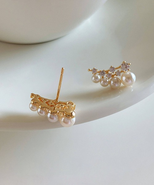 LA VORAGINE(ラ ヴォラジネ)の「4 粒パール ジルコニア アーチ型 ピアス ゴールド 金属アレルギー対応(ピアス(両耳用)・レディース・ゴールド/シルバー・FREE)」の13枚目の写真