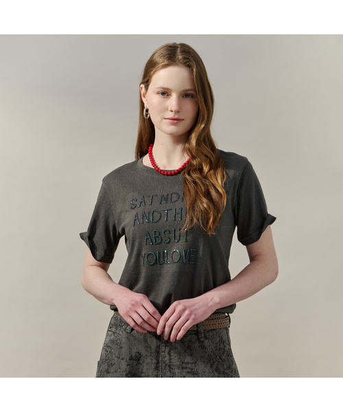 MAXZA(マージャコレクション)の「スパンコールレタリングスラブ半袖Tシャツ(Tシャツ/カットソー・レディース・ブルー/バイオレット/チャコール・FREE)」の2枚目の写真