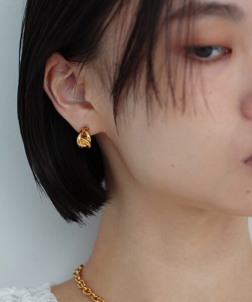 COCOSHNIK ONKITSCH(ココシュニックオンキッチュ)の「シルバー スモールフープ ノットピアス GP(ピアス(両耳用)・レディース・クリア・00)」の3枚目の写真