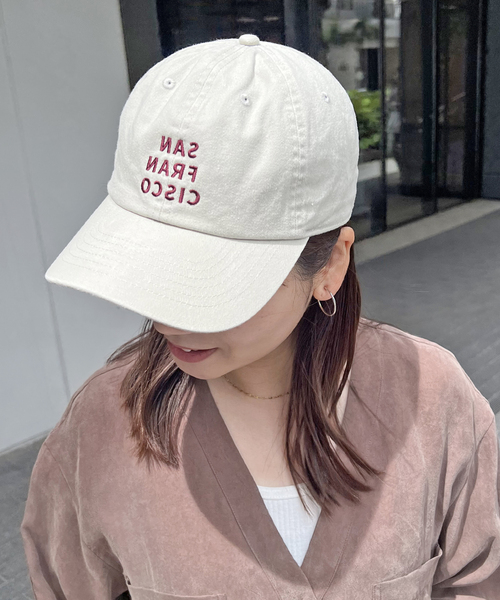 jj mercer（ジェイジェイマーサー）の「別注【J.J.Mercer / ジェイジェイマーサー】 LOGO CAP（キャップ・レディース・チャコールグレー/ベージュ/ボルドー・FREE）」の2枚目の写真