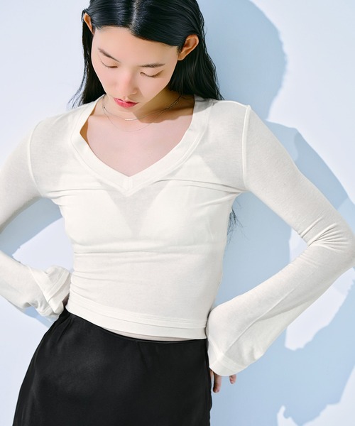 kiehtova(キエトヴァ)の「【kiehtova】CLEAN SILHOUETTE VTOPS/クリーン シルエット ブイトップス KTWR65(Tシャツ/カットソー・レディース・ブラック/アイボリー/アッシュグレー・FREE)」の2枚目の写真