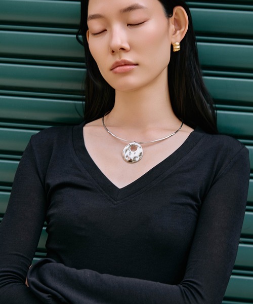 kiehtova(キエトヴァ)の「【kiehtova】CLEAN SILHOUETTE VTOPS/クリーン シルエット ブイトップス KTWR65(Tシャツ/カットソー・レディース・ブラック/アイボリー/アッシュグレー・FREE)」の15枚目の写真