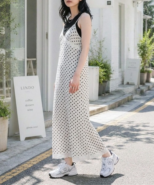 AMELY（エミリー）の「ドット柄キャミソールワンピース（ワンピース・レディース・ホワイト/ブラック・フリー）」の5枚目の写真