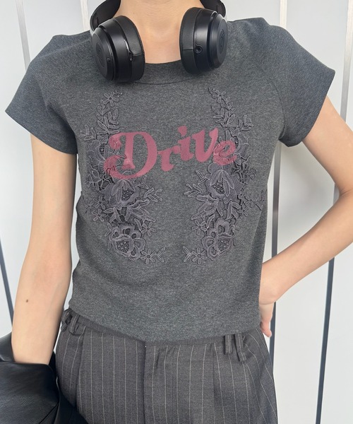 Ameri（アメリ）の「26AW LACE DOCKING CONCEPT COMPACT TEE（Tシャツ/カットソー・レディース・グリーン/スミクロ/ブラウン/ホワイト・FREE）」の2枚目の写真