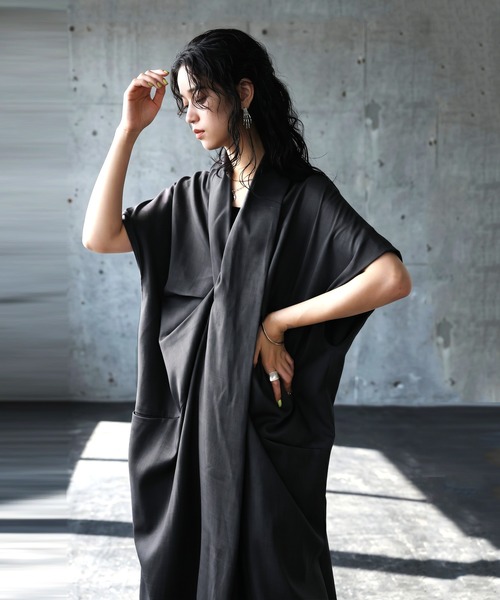 antiqua（アンティカ）の「アシンメトリー ツイスト レイヤード ワンピース（ワンピース・レディース・ブラック/グレー・ONESIZE）」の5枚目の写真