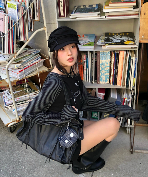 FANCY CLUB（ファンシークラブ）の「ベルト付きウォッシングレザーバッグ (ブラック) F25QE990（ショルダーバッグ・レディース・ブラック・FREE）」の2枚目の写真
