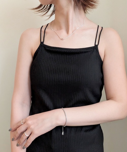 styiro(スタイロ)の「魅せるインナー バッククロスカップ付きキャミソール(キャミソール・レディース・ホワイト/ブラック・FREE)」の4枚目の写真