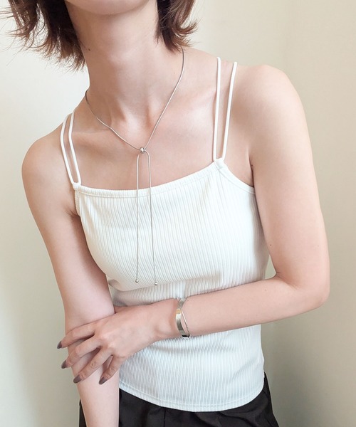 styiro(スタイロ)の「魅せるインナー バッククロスカップ付きキャミソール(キャミソール・レディース・ホワイト/ブラック・FREE)」の20枚目の写真