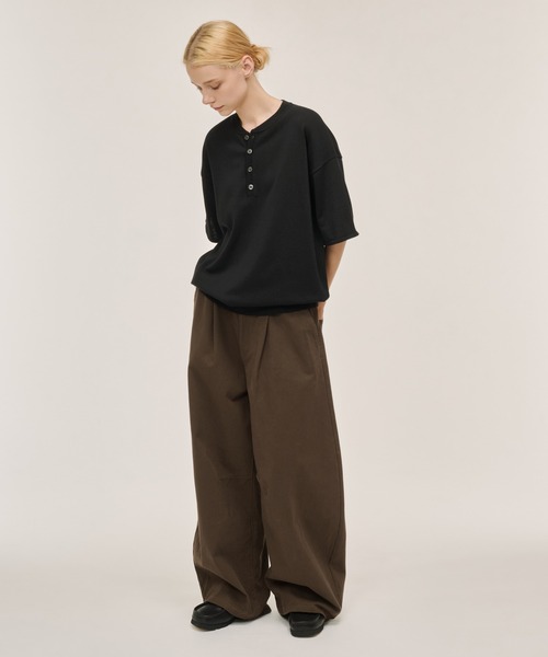WETTEMPT（ウィテンプト）の「1 TUCK CURVE TWILL PANTS / ワンタックカーブツイルパンツ（スラックス・メンズ・ホワイト/ブラック/ブラウン・MEDIUM/LARGE/SMALL）」の22枚目の写真