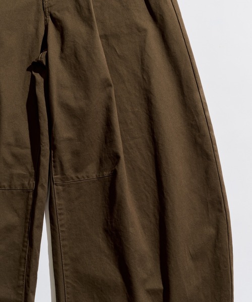 WETTEMPT（ウィテンプト）の「1 TUCK CURVE TWILL PANTS / ワンタックカーブツイルパンツ（スラックス・メンズ・ホワイト/ブラック/ブラウン・MEDIUM/LARGE/SMALL）」の9枚目の写真