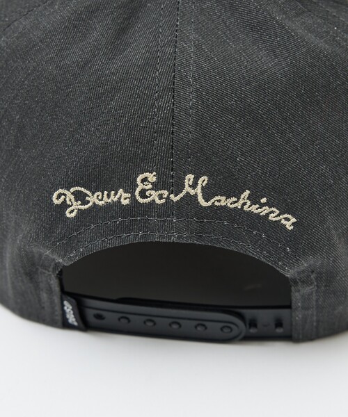 DEUS EX MACHINA（デウスエクスマキナ）の「【DEUS EX MACHINA / デウスエクスマキナ】Pill Deboss Cap / ロゴキャップ / ユニセックス（キャップ・メンズ・ブラック/ダークグリーン/ボルドー・フリー）」の6枚目の写真