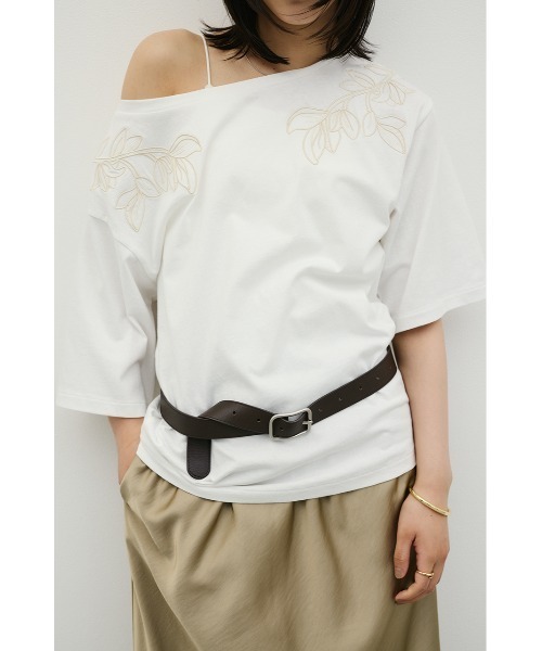 STYLEMIXER(スタイルミキサー)の「エンブロイダリーボートネックT(Tシャツ/カットソー・レディース・ホワイト/サックスブルー/ブラウン・FREE)」の2枚目の写真