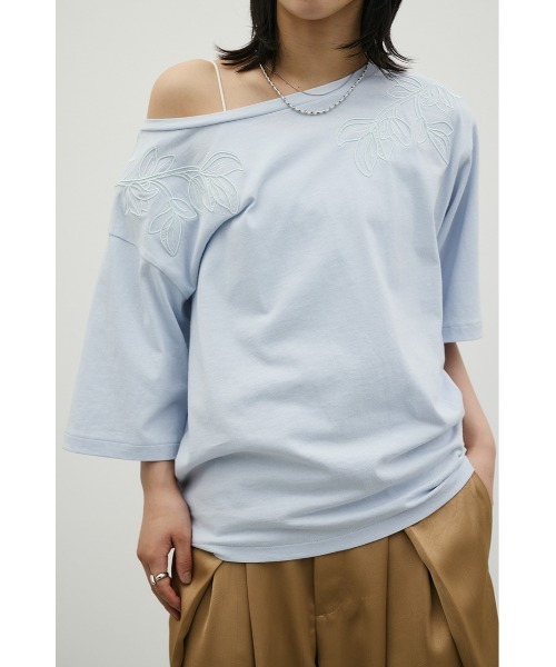 STYLEMIXER(スタイルミキサー)の「エンブロイダリーボートネックT(Tシャツ/カットソー・レディース・ホワイト/サックスブルー/ブラウン・FREE)」の1枚目の写真