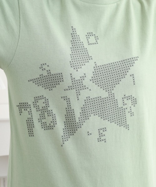 &soiree(アンドソワレ)の「&soiree 【シルエット選べる2サイズ】クロスステッチ風Tシャツ 半袖(Tシャツ/カットソー・レディース・セージグリーン/ホワイト/アッシュ・M/F)」の9枚目の写真