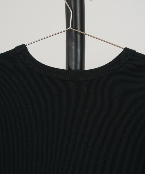 LURAKU（ルラク）の「【LURAKU】Ribbed Short T-shirt / リブショートTシャツ（Tシャツ/カットソー・メンズ・オフホワイト/ブラック・MEDIUM/LARGE）」の22枚目の写真