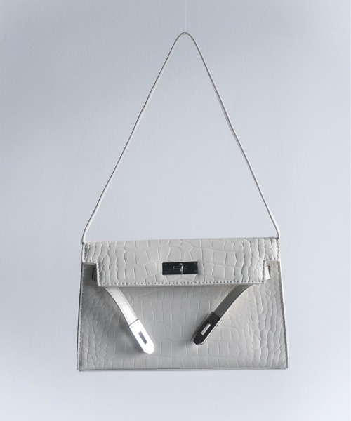 Carmelo(カーメロ)の「Croco Double Strap Bag / クロコエンボス ダブルストラップショルダーバッグ(ショルダーバッグ・レディース・ホワイト/ブラック/ピンク・FREE)」の1枚目の写真