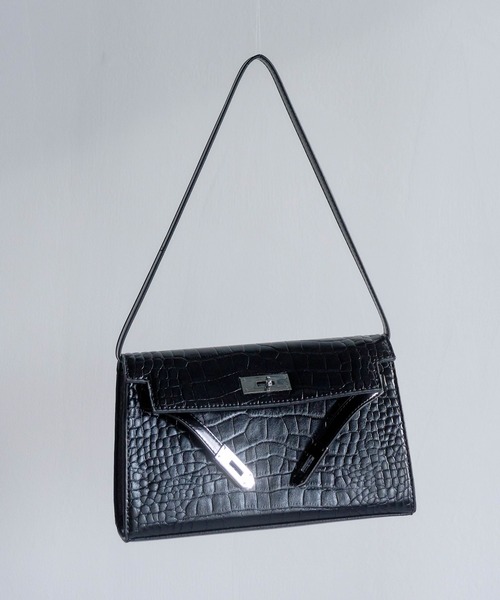 Carmelo(カーメロ)の「Croco Double Strap Bag / クロコエンボス ダブルストラップショルダーバッグ(ショルダーバッグ・レディース・ホワイト/ブラック/ピンク・FREE)」の2枚目の写真