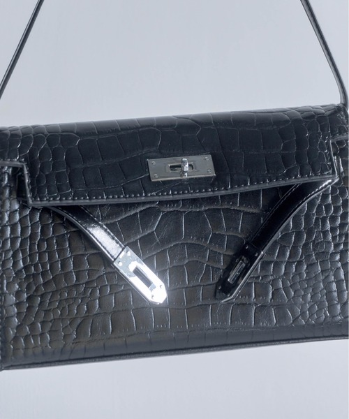 Carmelo(カーメロ)の「Croco Double Strap Bag / クロコエンボス ダブルストラップショルダーバッグ(ショルダーバッグ・レディース・ホワイト/ブラック/ピンク・FREE)」の4枚目の写真