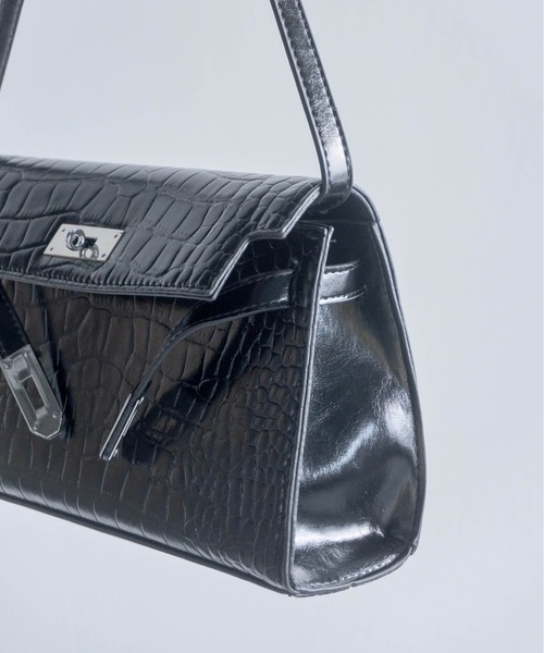 Carmelo(カーメロ)の「Croco Double Strap Bag / クロコエンボス ダブルストラップショルダーバッグ(ショルダーバッグ・レディース・ホワイト/ブラック/ピンク・FREE)」の5枚目の写真