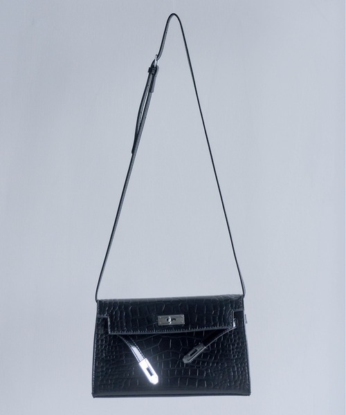 Carmelo(カーメロ)の「Croco Double Strap Bag / クロコエンボス ダブルストラップショルダーバッグ(ショルダーバッグ・レディース・ホワイト/ブラック/ピンク・FREE)」の8枚目の写真