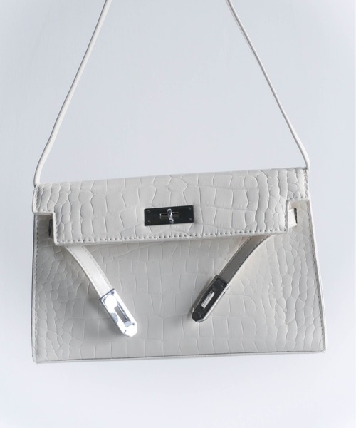 Carmelo(カーメロ)の「Croco Double Strap Bag / クロコエンボス ダブルストラップショルダーバッグ(ショルダーバッグ・レディース・ホワイト/ブラック/ピンク・FREE)」の11枚目の写真