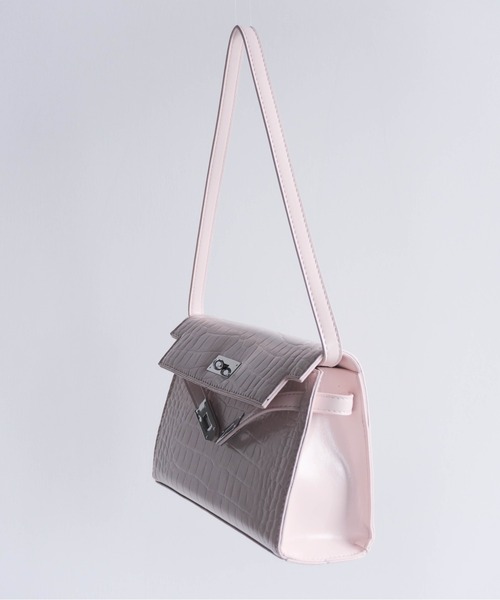 Carmelo(カーメロ)の「Croco Double Strap Bag / クロコエンボス ダブルストラップショルダーバッグ(ショルダーバッグ・レディース・ホワイト/ブラック/ピンク・FREE)」の17枚目の写真