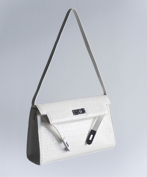 Carmelo(カーメロ)の「Croco Double Strap Bag / クロコエンボス ダブルストラップショルダーバッグ(ショルダーバッグ・レディース・ホワイト/ブラック/ピンク・FREE)」の12枚目の写真
