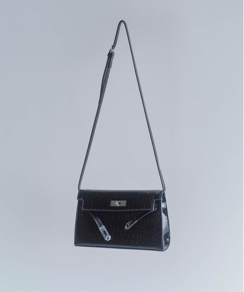 Carmelo(カーメロ)の「Croco Double Strap Bag / クロコエンボス ダブルストラップショルダーバッグ(ショルダーバッグ・レディース・ホワイト/ブラック/ピンク・FREE)」の6枚目の写真