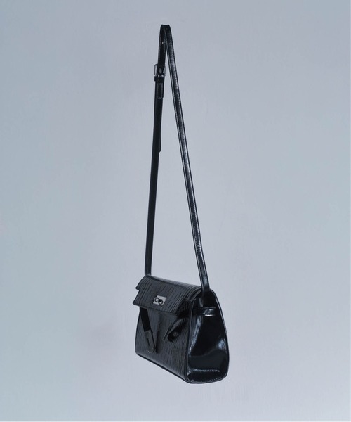 Carmelo(カーメロ)の「Croco Double Strap Bag / クロコエンボス ダブルストラップショルダーバッグ(ショルダーバッグ・レディース・ホワイト/ブラック/ピンク・FREE)」の7枚目の写真