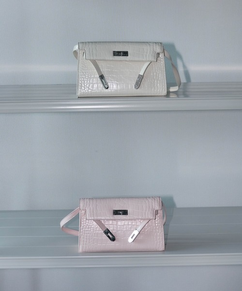 Carmelo(カーメロ)の「Croco Double Strap Bag / クロコエンボス ダブルストラップショルダーバッグ(ショルダーバッグ・レディース・ホワイト/ブラック/ピンク・FREE)」の22枚目の写真