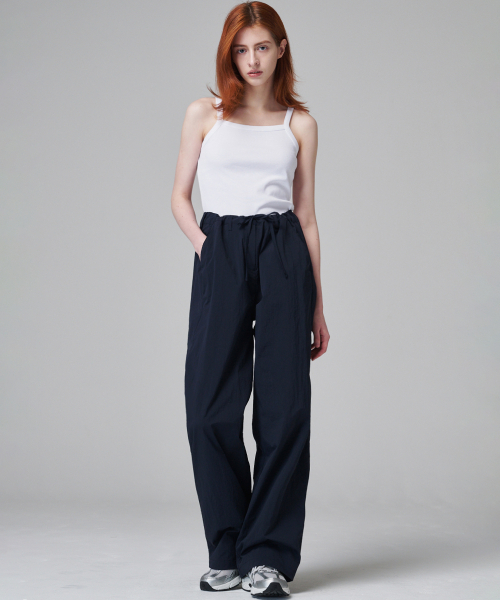 MALOUPE(マロップ)の「2162 軽量ナイロンワイドパンツ(ネイビー)(その他パンツ・レディース・ネイビー・MEDIUM/SMALL)」の2枚目の写真